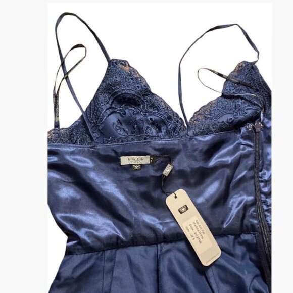 Chi Chi London Sapphire Cocktail Dress Size 8 (UK) and 4 (US) EUC   No Callouts - Picture 12 of 14